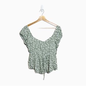 NWOT SHEIN Green and White Floral Ditsy Crop Top